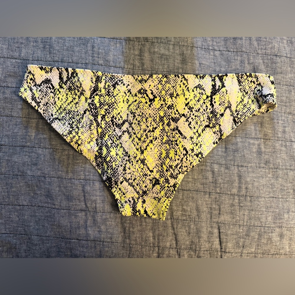 H&M Snakeskin One-Shoulder Bikini Set - Picture 8 of 13